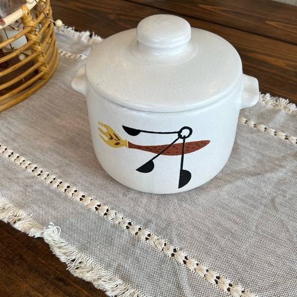 West Bend Bean Pot with LidC GUC, see photos, vintage, see photos. - Picture 1 of 5